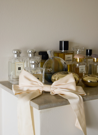 44 Homestory Kopenhagen Parfumsammlung Schleifen Anitta Behrendt:Living Inside decohome.de.