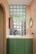 Badezimmer gruen Glasbausteine Paolo Fusco decohome.de